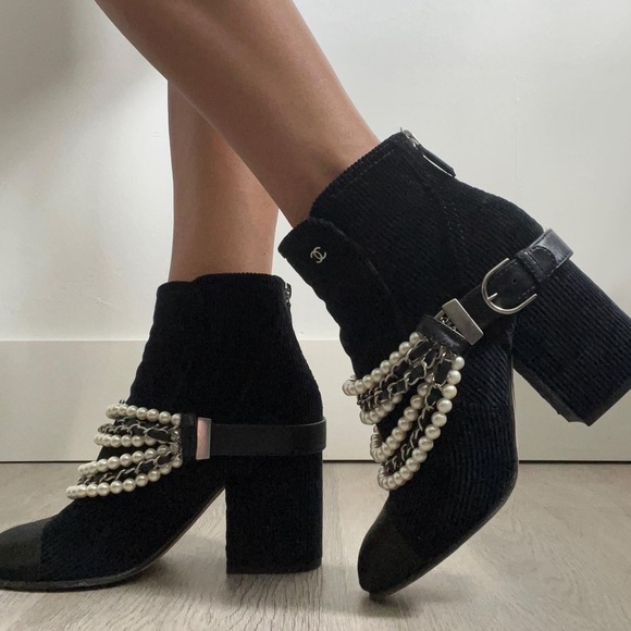 CHANEL BOOTIES - Picture 2 of 6